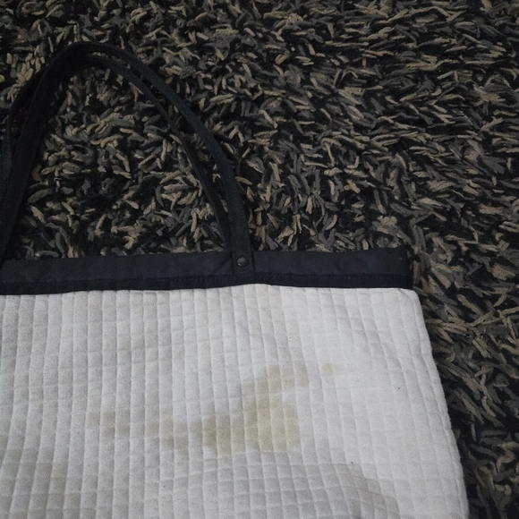 Authentic Chanel Beaute VIP Gift White Quilted Canvas Tote Bag - Black CC Logo - Picture 6 of 9